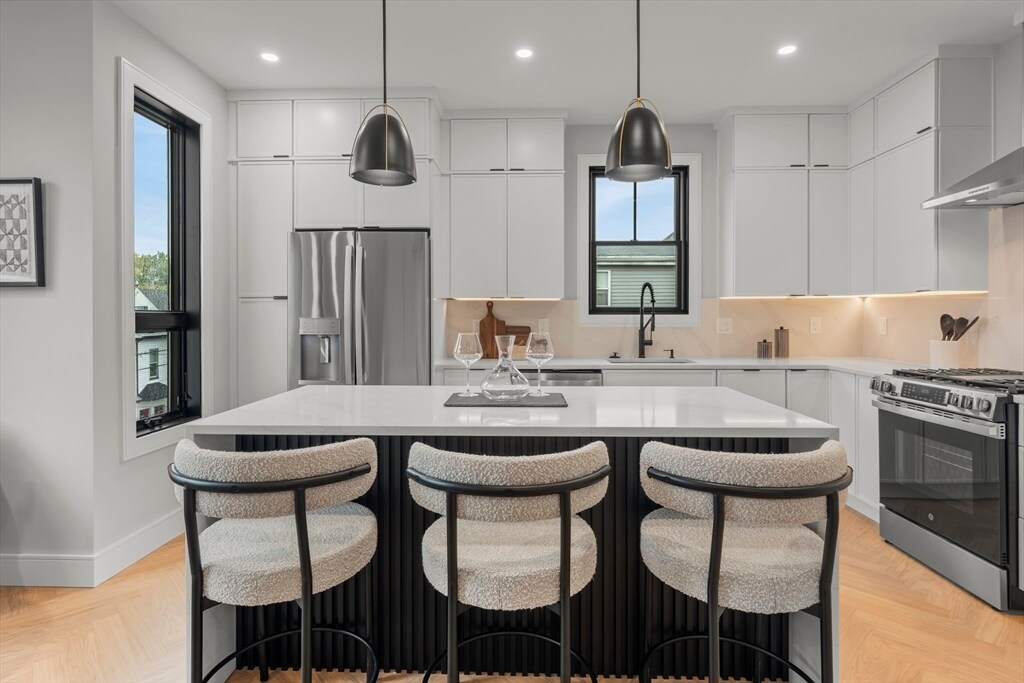 106 Moore St in Boston, MA - Building Photo