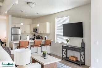 2201 S 900 E in Salt Lake City, UT - Foto de edificio - Building Photo