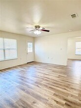3201 Royal Crest Dr in Fort Worth, TX - Building Photo - Building Photo