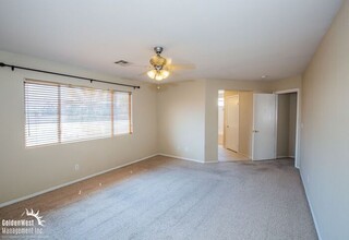 216 McHenry St in Las Vegas, NV - Building Photo - Building Photo
