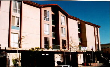 View Point Apartments in Los Angeles, CA - Building Photo - Building Photo