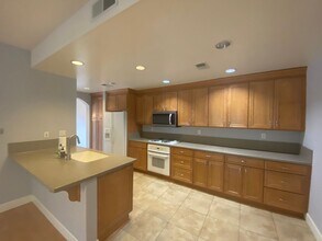 313 Quails Pass Way in Simi Valley, CA - Building Photo - Building Photo
