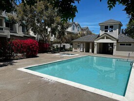 2104 Hastings Shore Ln in Redwood City, CA - Building Photo