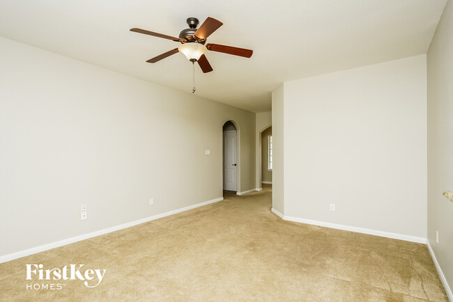 300 Springtree St in Denton, TX - Building Photo - Building Photo