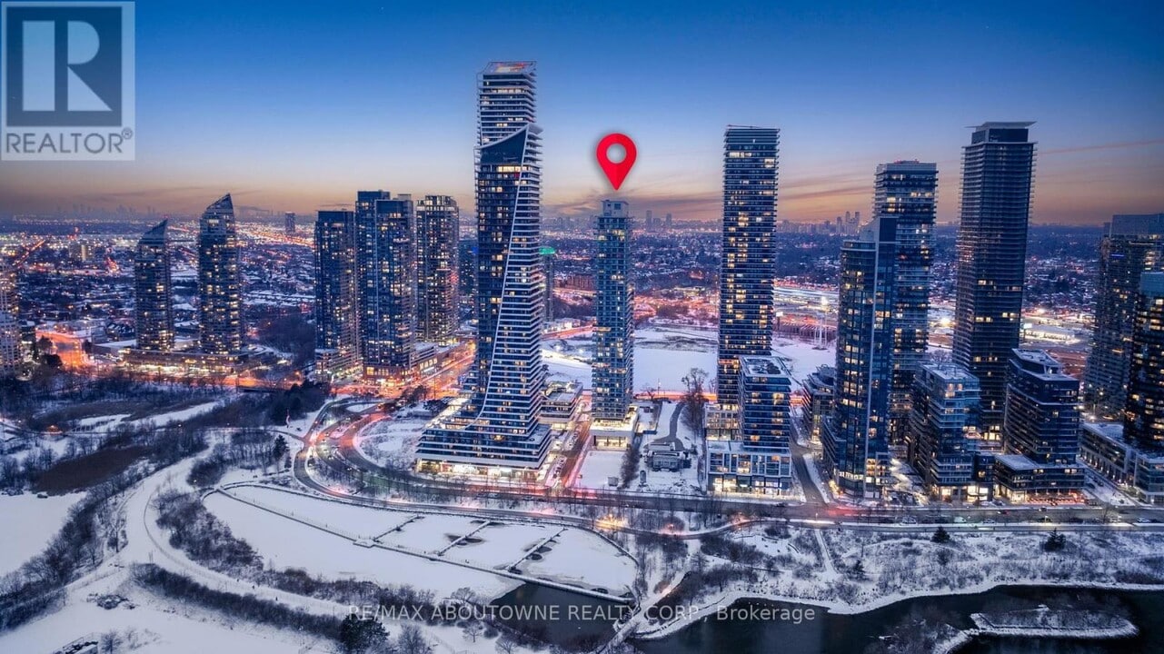 33 Shore Breeze Dr in Toronto, ON - Building Photo