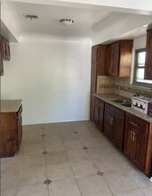 10221 S 8th Ave, Unit 10221 12 in Inglewood, CA - Building Photo - Building Photo