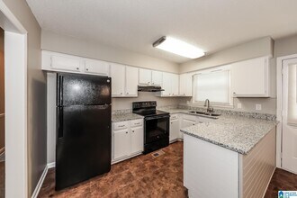 1626 Mardis Dr in Birmingham, AL - Foto de edificio - Building Photo