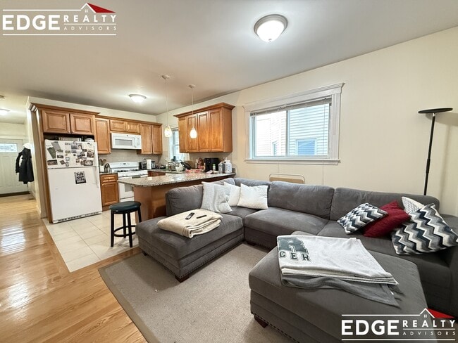 29 Belknap St, Unit 1 in Somerville, MA - Foto de edificio - Building Photo