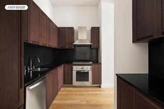 655 6th Ave in New York, NY - Building Photo - Building Photo