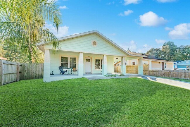 1313 E Cayuga St in Tampa, FL - Building Photo - Building Photo