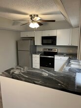 301 Cypress St, Unit 5 in Bristol, TN - Building Photo - Building Photo