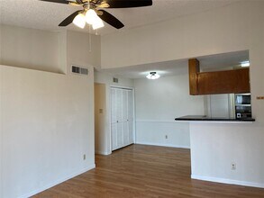 2121 Hepburn St in Houston, TX - Building Photo - Building Photo