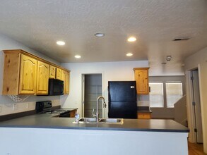 1978 S 650 E in Clearfield, UT - Building Photo - Building Photo