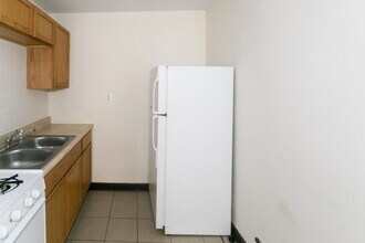 1211 W Elmdale Ave in Chicago, IL - Foto de edificio - Building Photo