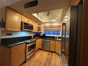 2217 Vanderbilt Ln in Redondo Beach, CA - Foto de edificio - Building Photo