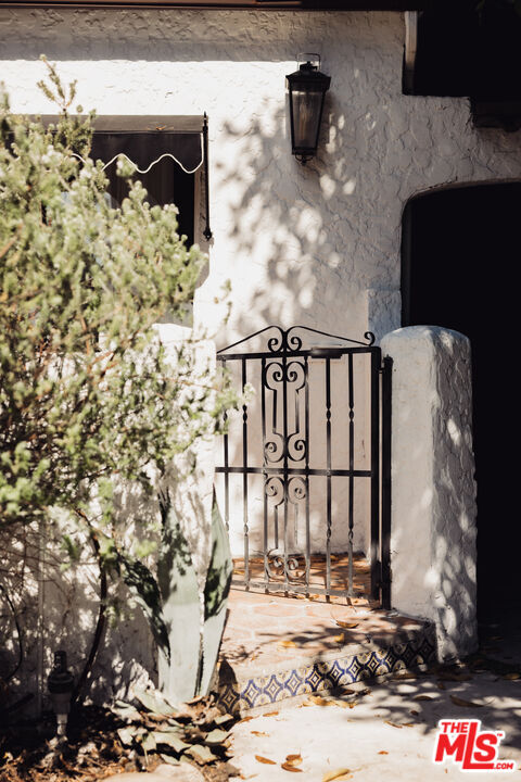 517 N Sweetzer Ave in West Hollywood, CA - Building Photo - Building Photo