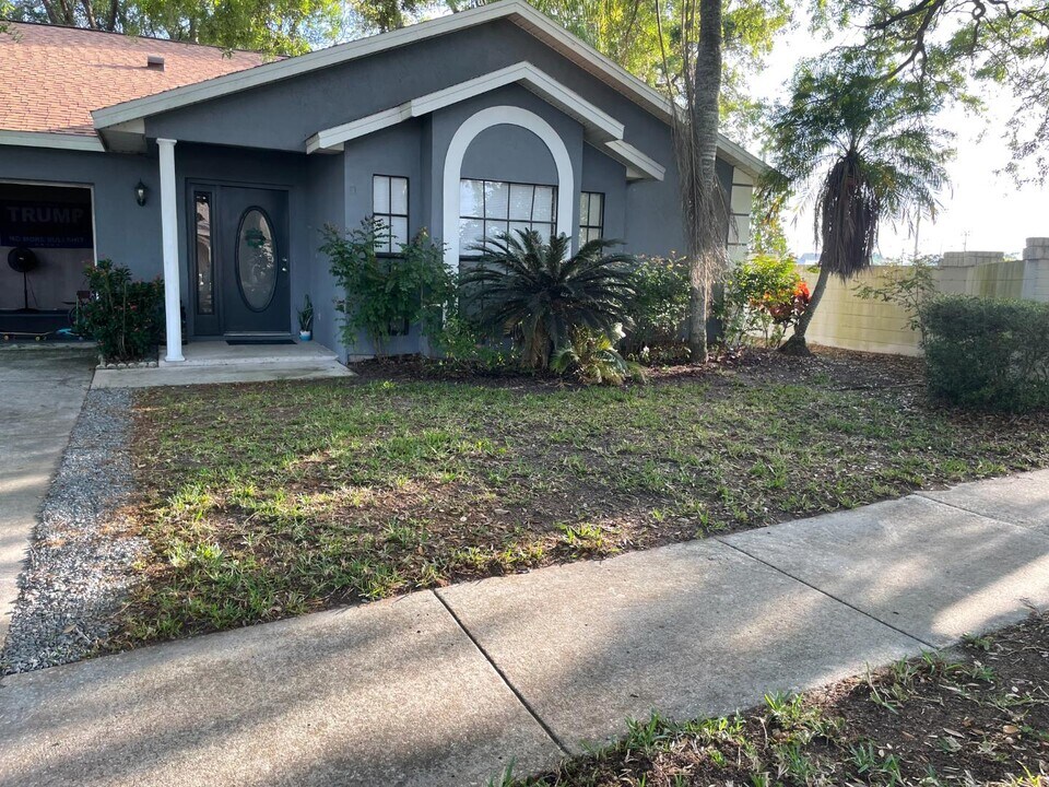 2701 Wilder Park Dr in Plant City, FL - Building Photo