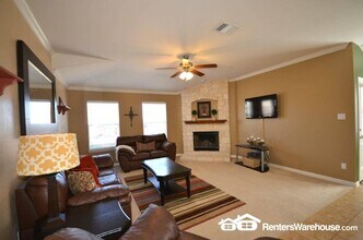 155 Birdwell Ln in Buda, TX - Foto de edificio - Building Photo