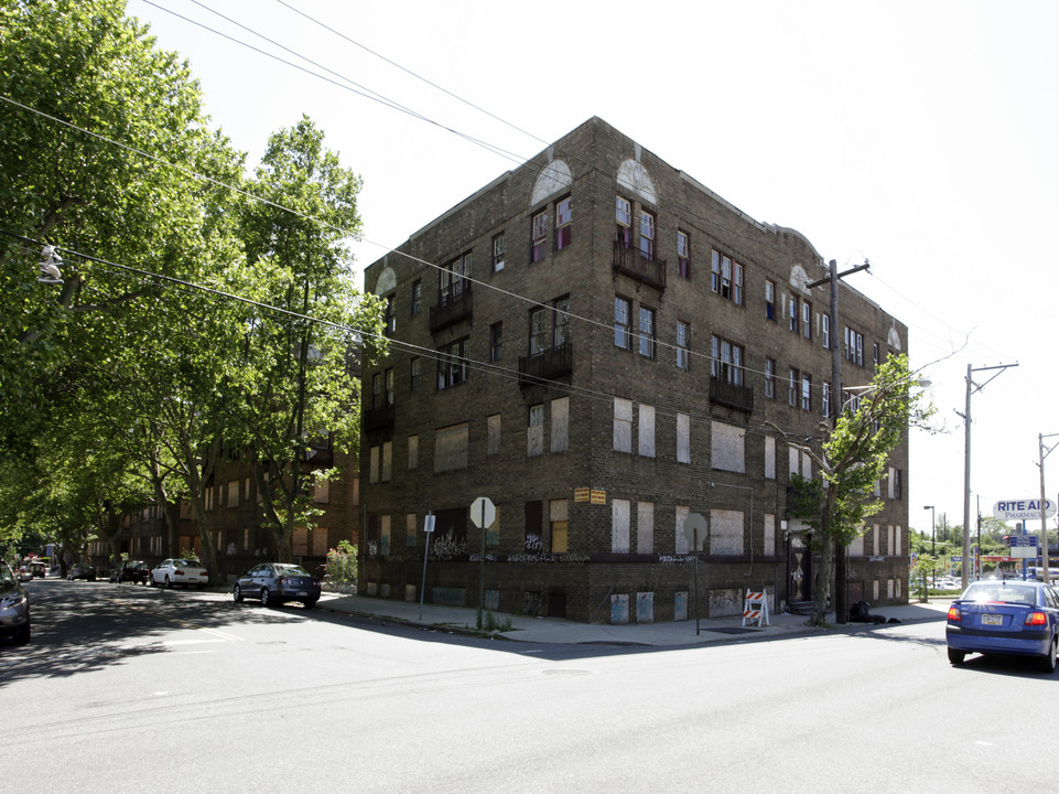 Lindley Court Apartments in Philadelphia, PA - Building Photo