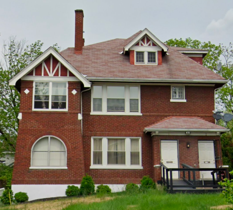 672 N Fred Shuttlesworth Cir, Unit Apt 2 in Cincinnati, OH - Building Photo