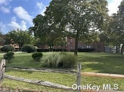 100 Division-Unit -1 A in Levittown, NY - Building Photo - Building Photo