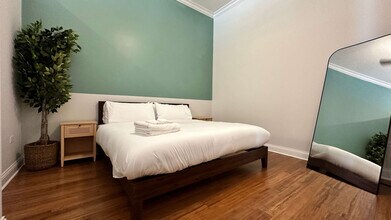 33 S Ashland Ave in Chicago, IL - Building Photo - Building Photo