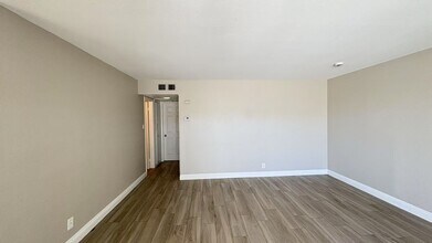 6452 Casada Way in Las Vegas, NV - Building Photo - Building Photo