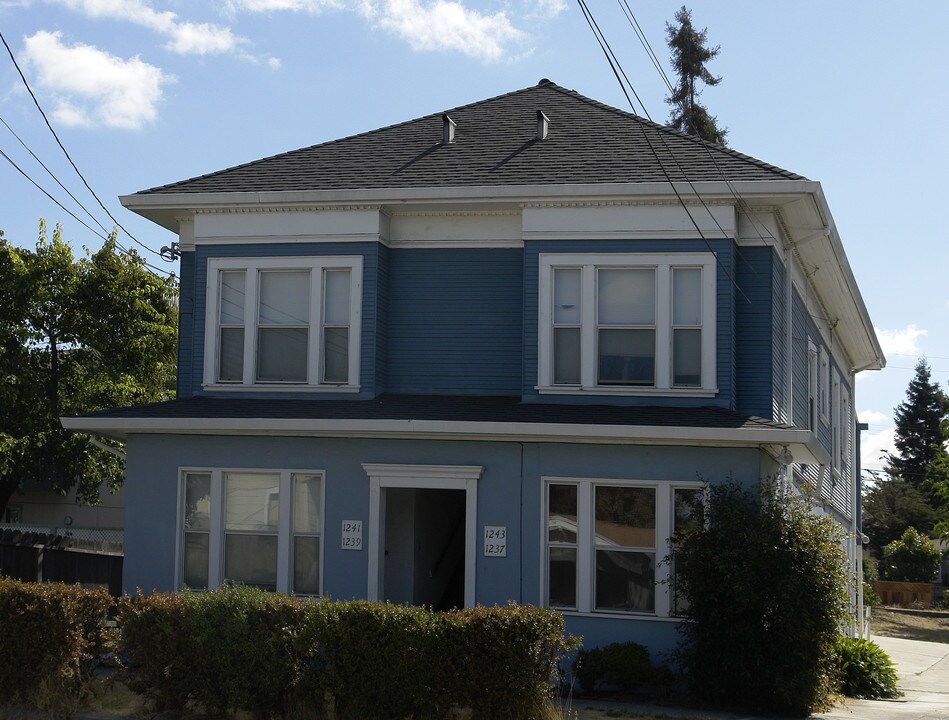 1237-1243 C St in Hayward, CA - Building Photo