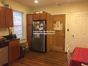 66 Dimick St, Unit 2A in Somerville, MA - Foto de edificio - Building Photo
