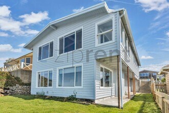 3549 NW Jetty Ave in Lincoln City, OR - Building Photo - Building Photo