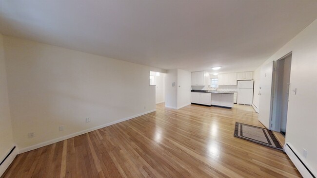 27 Arlington Rd, Unit #5 in Woburn, MA - Foto de edificio - Building Photo