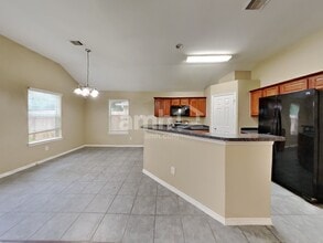113 Heritage Oaks Dr in Texas City, TX - Building Photo - Building Photo