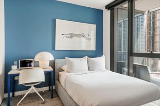 445 E Waterside Dr in Chicago, IL - Building Photo - Building Photo