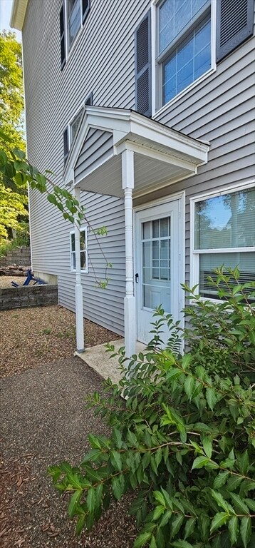19 Mc Donald St in Spencer, MA - Foto de edificio - Building Photo
