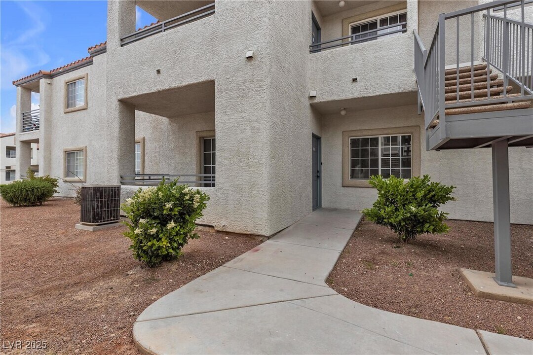 3318 N Decatur Blvd in Las Vegas, NV - Building Photo