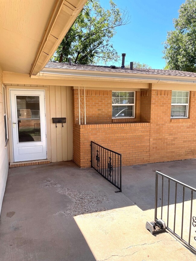 2409 Utica Ave in Lubbock, TX - Building Photo - Building Photo