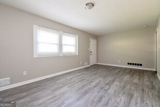 955 King James Dr in Morrow, GA - Building Photo - Building Photo