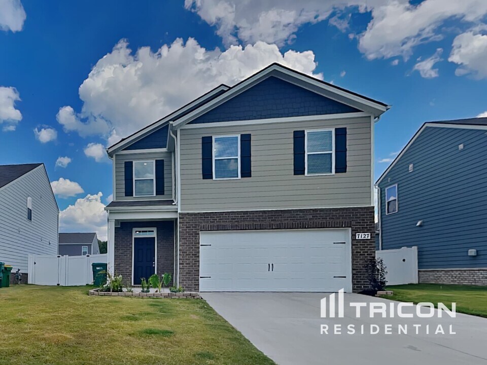 7127 Golden Wy in White House, TN - Building Photo