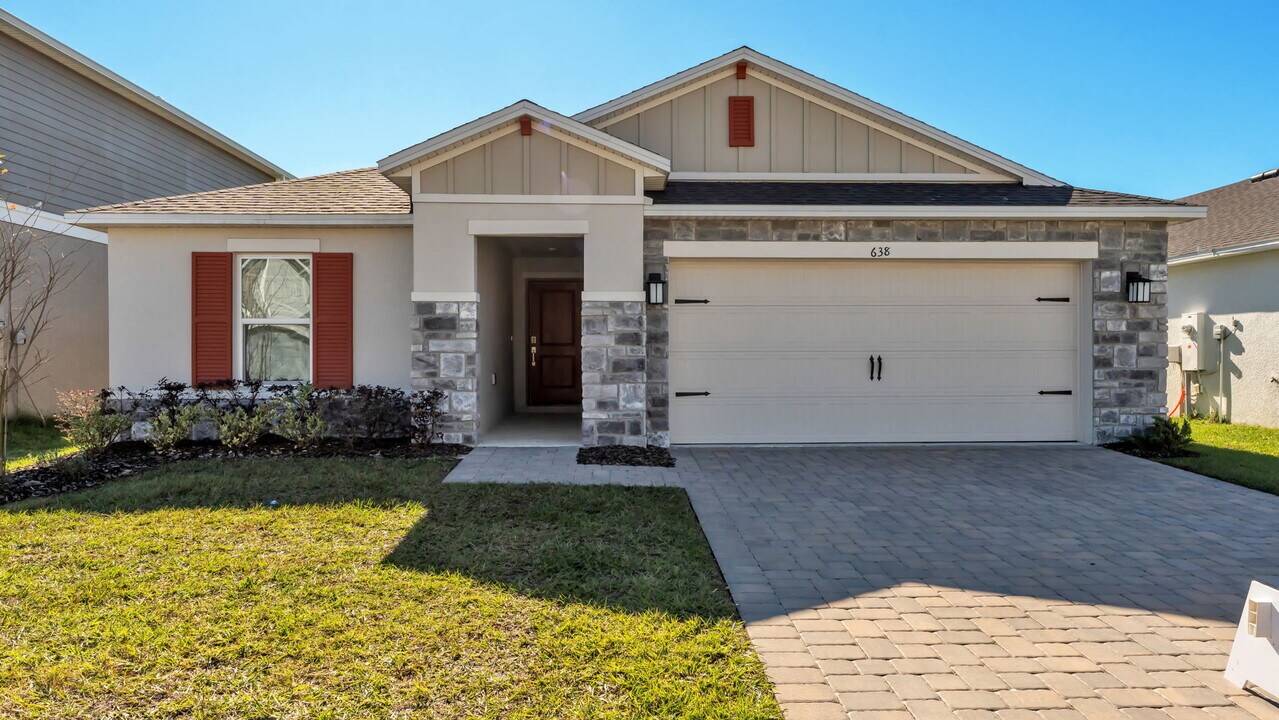 638 Meadows Edge Pl in Lake Wales, FL - Foto de edificio