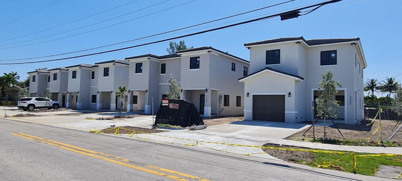 2730 SW 90th Ave in Miami, FL - Building Photo