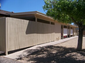 415 N 64th St in Mesa, AZ - Foto de edificio - Building Photo