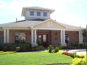 Highland Luxury Living in Lewisville, TX - Foto de edificio - Building Photo