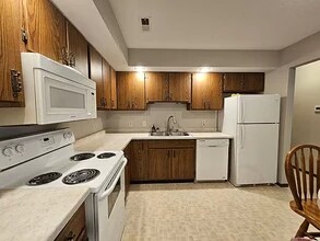 2555 Clayton Blvd in Champaign, IL - Building Photo - Building Photo