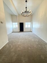 647 W 48th Pl, Unit #2 in Chicago, IL - Building Photo - Building Photo