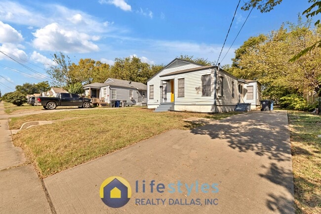2245 E Overton Rd in Dallas, TX - Foto de edificio - Building Photo