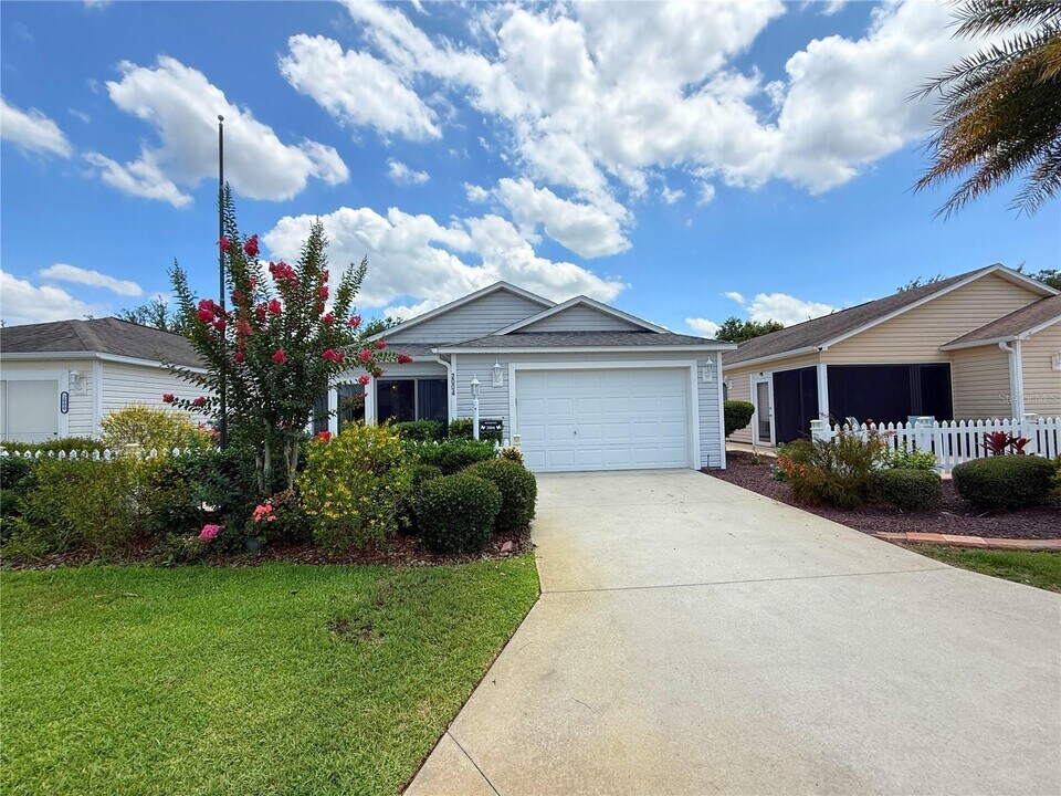 2004 Chesapeake Pl in the Villages, FL - Building Photo