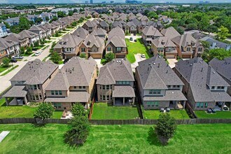 13215 Pkwy Glen Dr in Houston, TX - Building Photo - Building Photo