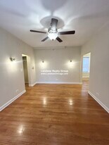 1313 W Touhy Ave, Unit 1W in Chicago, IL - Building Photo