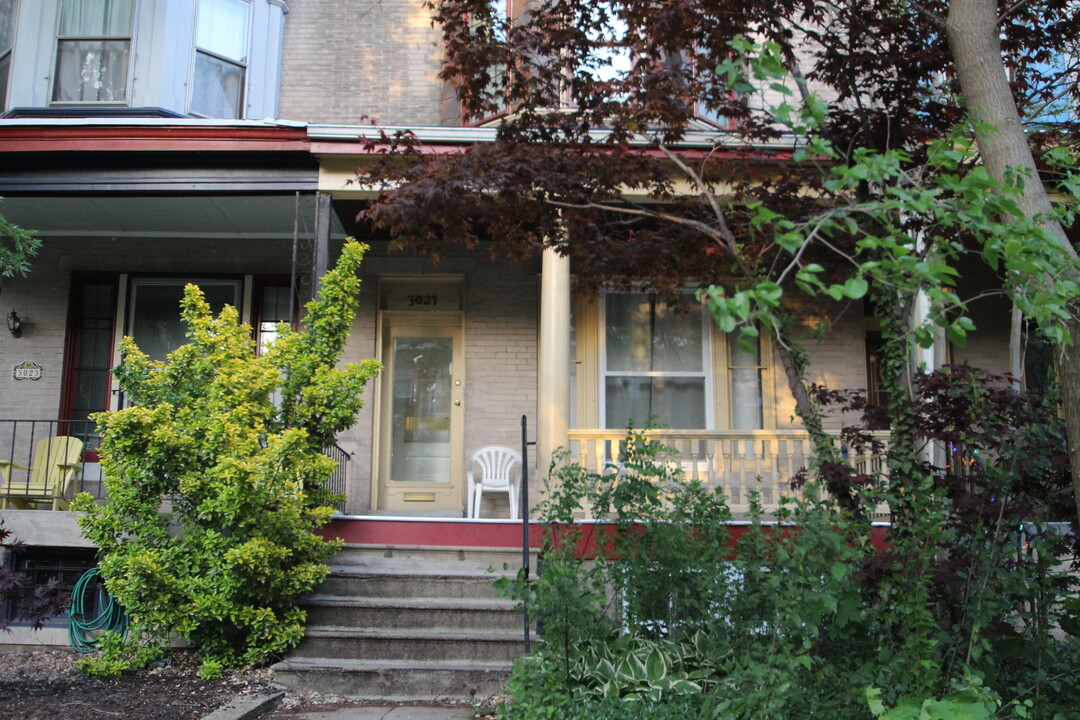 3021 N Calvert St in Baltimore, MD - Building Photo