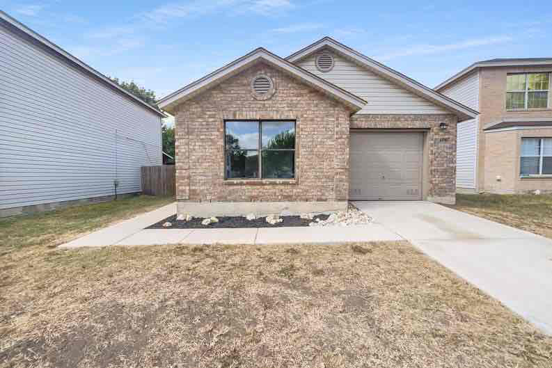 6855 Waterfall Pass in Converse, TX - Building Photo